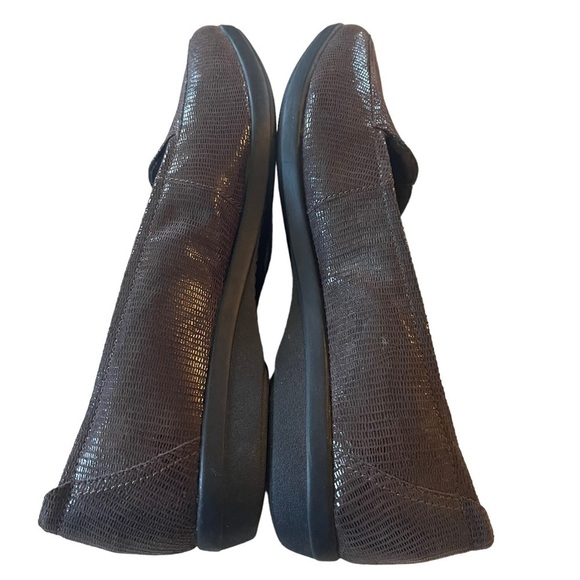 NWOT Clarks Leather Snake Print Loafer Flats Haydin gloss brown size 10W - Picture 5 of 16